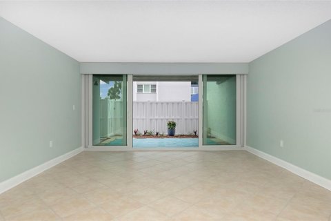 Condominio en venta en Treasure Island, Florida, 1 dormitorio, 82.22 m2 № 2148184 - foto 16