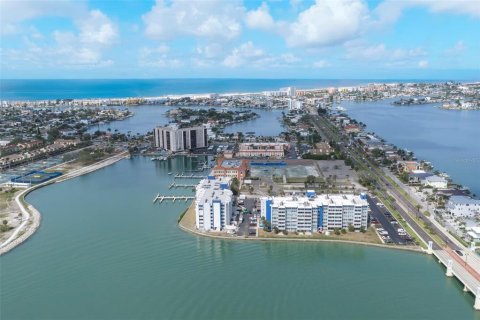 Condominio en venta en Treasure Island, Florida, 1 dormitorio, 82.22 m2 № 2148184 - foto 20