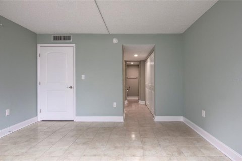Condominio en venta en Treasure Island, Florida, 1 dormitorio, 82.22 m2 № 2148184 - foto 18
