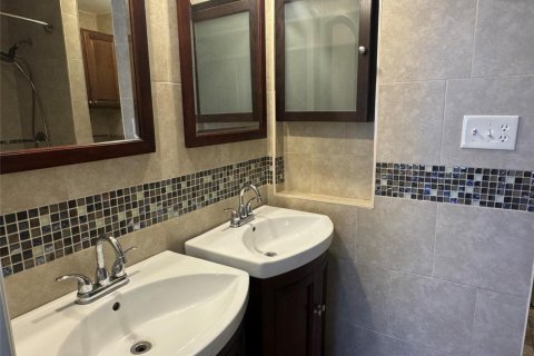Townhouse in Pompano Beach, Florida 2 bedrooms, 96.62 sq.m. № 2400021 - photo 9