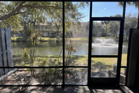Townhouse in Pompano Beach, Florida 2 bedrooms, 96.62 sq.m. № 2400021