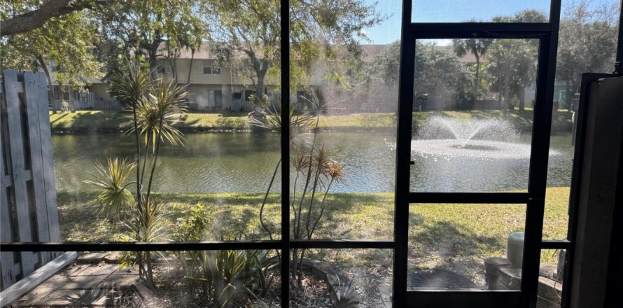 Townhouse in Pompano Beach, Florida 2 bedrooms, 96.62 sq.m. № 2400021