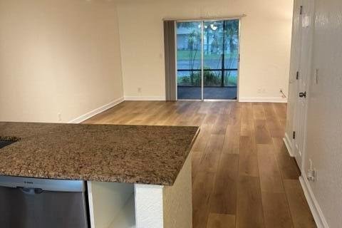Townhouse in Pompano Beach, Florida 2 bedrooms, 96.62 sq.m. № 2400021 - photo 5