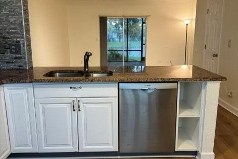 Townhouse in Pompano Beach, Florida 2 bedrooms, 96.62 sq.m. № 2400021 - photo 3