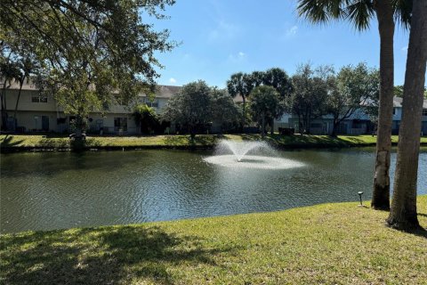 Townhouse in Pompano Beach, Florida 2 bedrooms, 96.62 sq.m. № 2400021 - photo 7