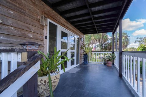 House in LaBelle, Florida 3 bedrooms, 241.45 sq.m. № 1993858 - photo 3