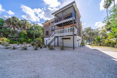 House in LaBelle, Florida 3 bedrooms, 241.45 sq.m. № 1993858 - photo 2