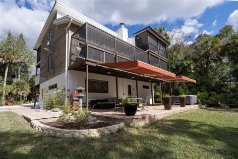 House in LaBelle, Florida 3 bedrooms, 241.45 sq.m. № 1993858 - photo 1