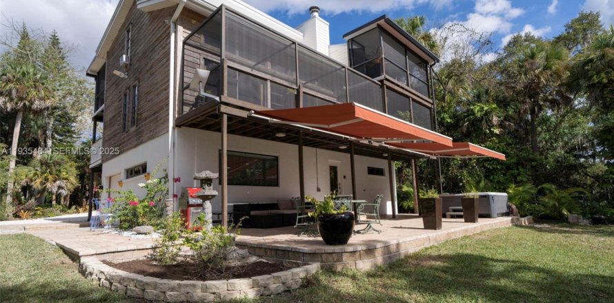 House in LaBelle, Florida 3 bedrooms, 241.45 sq.m. № 1993858