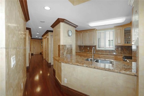 Copropriété à vendre à Coral Gables, Floride: 3 chambres, 153.66 m2 № 2024615 - photo 9