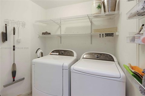 Copropriété à vendre à Coral Gables, Floride: 3 chambres, 153.66 m2 № 2024615 - photo 28