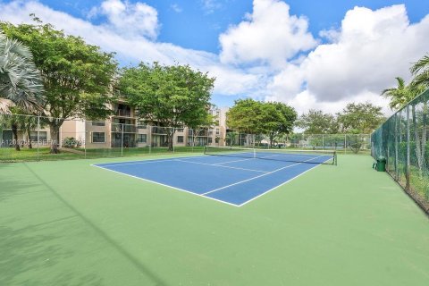 Condo in Miami, Florida, 2 bedrooms  № 2183138 - photo 17