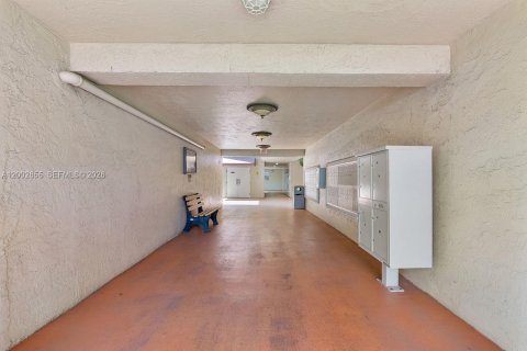 Condo in Miami, Florida, 2 bedrooms  № 2183138 - photo 21