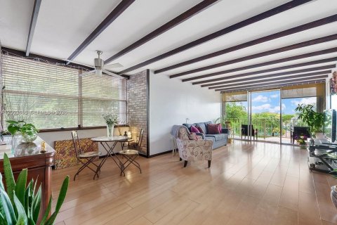 Condo in Miami, Florida, 2 bedrooms  № 2183138 - photo 3