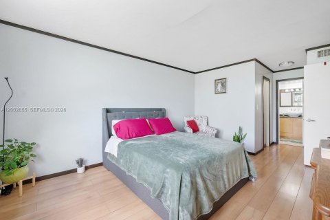 Condo in Miami, Florida, 2 bedrooms  № 2183138 - photo 7