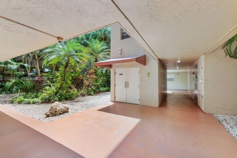 Condo in Miami, Florida, 2 bedrooms  № 2183138 - photo 22