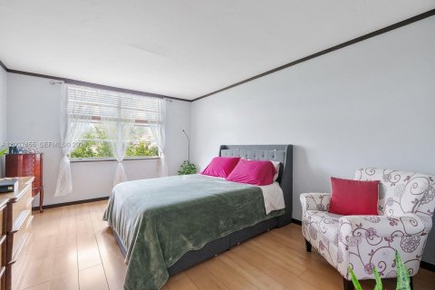 Condo in Miami, Florida, 2 bedrooms  № 2183138 - photo 6