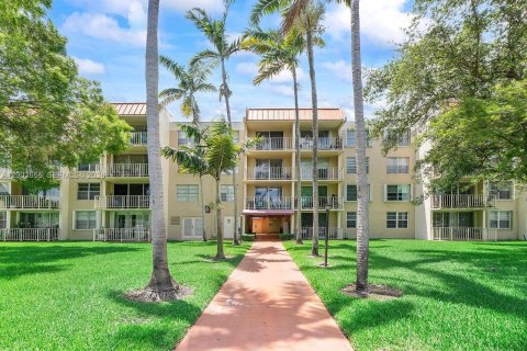 Condo in Miami, Florida, 2 bedrooms  № 2183138 - photo 23