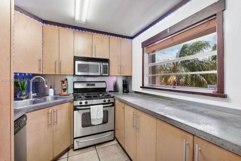 Condo in Miami, Florida, 2 bedrooms  № 2183138 - photo 30