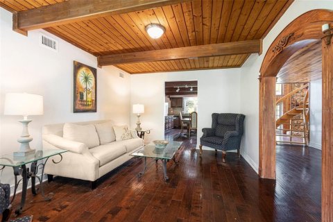 House in Zephyrhills, Florida 5 bedrooms, 292.64 sq.m. № 1873779 - photo 6