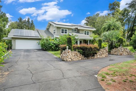 House in Zephyrhills, Florida 5 bedrooms, 292.64 sq.m. № 1873779 - photo 1