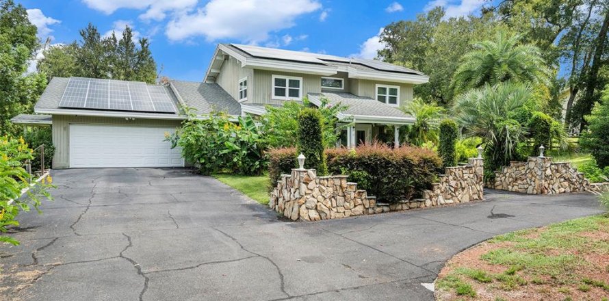House in Zephyrhills, Florida 5 bedrooms, 292.64 sq.m. № 1873779