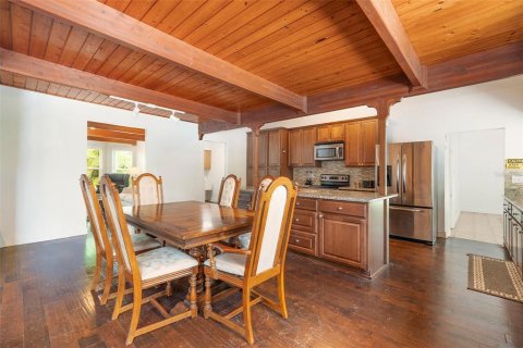 House in Zephyrhills, Florida 5 bedrooms, 292.64 sq.m. № 1873779 - photo 7