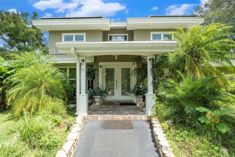 House in Zephyrhills, Florida 5 bedrooms, 292.64 sq.m. № 1873779 - photo 3