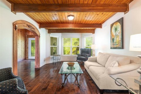 House in Zephyrhills, Florida 5 bedrooms, 292.64 sq.m. № 1873779 - photo 5