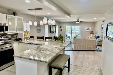 Condominio en alquiler en Saint Pete Beach, Florida, 2 dormitorios, 117.43 m2 № 2215573 - foto 7