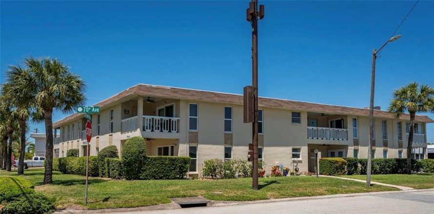 Condominio en Saint Pete Beach, Florida, 2 dormitorios  № 2215573