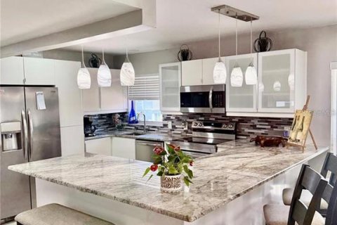 Condominio en alquiler en Saint Pete Beach, Florida, 2 dormitorios, 117.43 m2 № 2215573 - foto 8