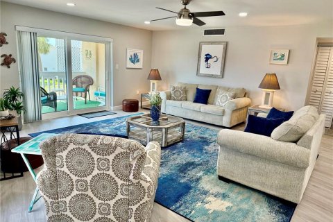 Condominio en alquiler en Saint Pete Beach, Florida, 2 dormitorios, 117.43 m2 № 2215573 - foto 10