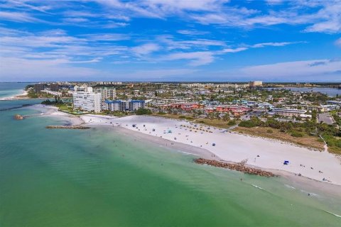 Condominio en alquiler en Saint Pete Beach, Florida, 2 dormitorios, 117.43 m2 № 2215573 - foto 28