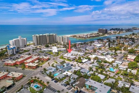 Condominio en alquiler en Saint Pete Beach, Florida, 2 dormitorios, 117.43 m2 № 2215573 - foto 3