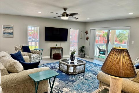Condominio en alquiler en Saint Pete Beach, Florida, 2 dormitorios, 117.43 m2 № 2215573 - foto 12