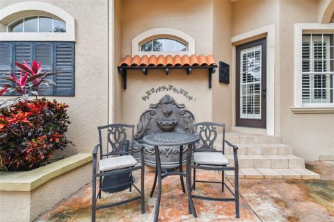 House in Fish Hawk, Florida 6 bedrooms, 434.23 sq.m. № 1446817 - photo 12