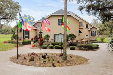 House in Fish Hawk, Florida 6 bedrooms, 434.23 sq.m. № 1446817 - photo 2