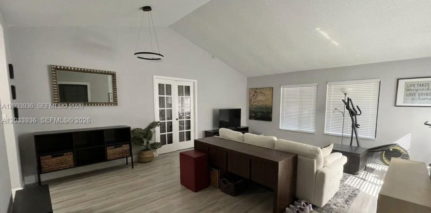 Casa en Davie, Florida 3 dormitorios, 145.86 m2 № 2078057