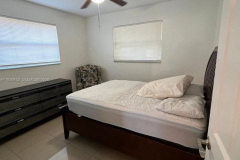 Villa ou maison à louer à Fort Lauderdale, Floride: 2 chambres, 73.58 m2 № 1996975 - photo 7