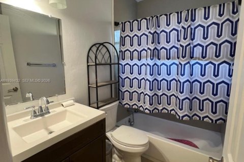 Villa ou maison à louer à Fort Lauderdale, Floride: 2 chambres, 73.58 m2 № 1996975 - photo 11