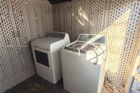 Снять в аренду виллу или дом в Форт-Лодердейл, Флорида 2 спальни, 73.58м2, № 1996975 - фото 16