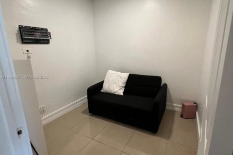 Villa ou maison à louer à Fort Lauderdale, Floride: 2 chambres, 73.58 m2 № 1996975 - photo 8