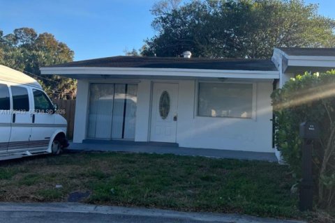 Villa ou maison à louer à Fort Lauderdale, Floride: 2 chambres, 73.58 m2 № 1996975 - photo 12