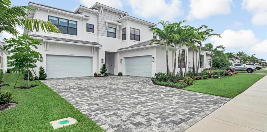 House in Palm Beach Gardens, Florida 5 bedrooms, 612.32 sq.m. № 2362026