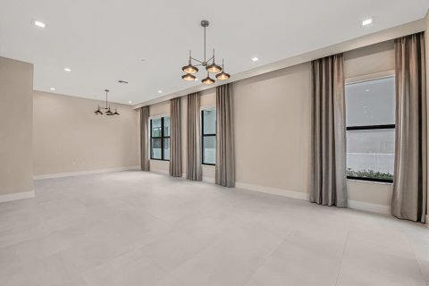 House in Palm Beach Gardens, Florida 5 bedrooms, 612.32 sq.m. № 2362026 - photo 28
