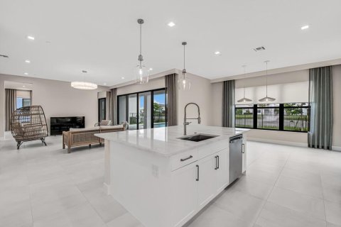 House in Palm Beach Gardens, Florida 5 bedrooms, 612.32 sq.m. № 2362026 - photo 20