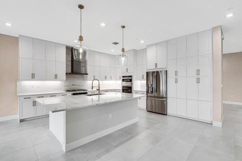 House in Palm Beach Gardens, Florida 5 bedrooms, 612.32 sq.m. № 2362026 - photo 11