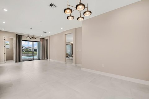 House in Palm Beach Gardens, Florida 5 bedrooms, 612.32 sq.m. № 2362026 - photo 26