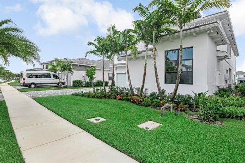 House in Palm Beach Gardens, Florida 5 bedrooms, 612.32 sq.m. № 2362026 - photo 3